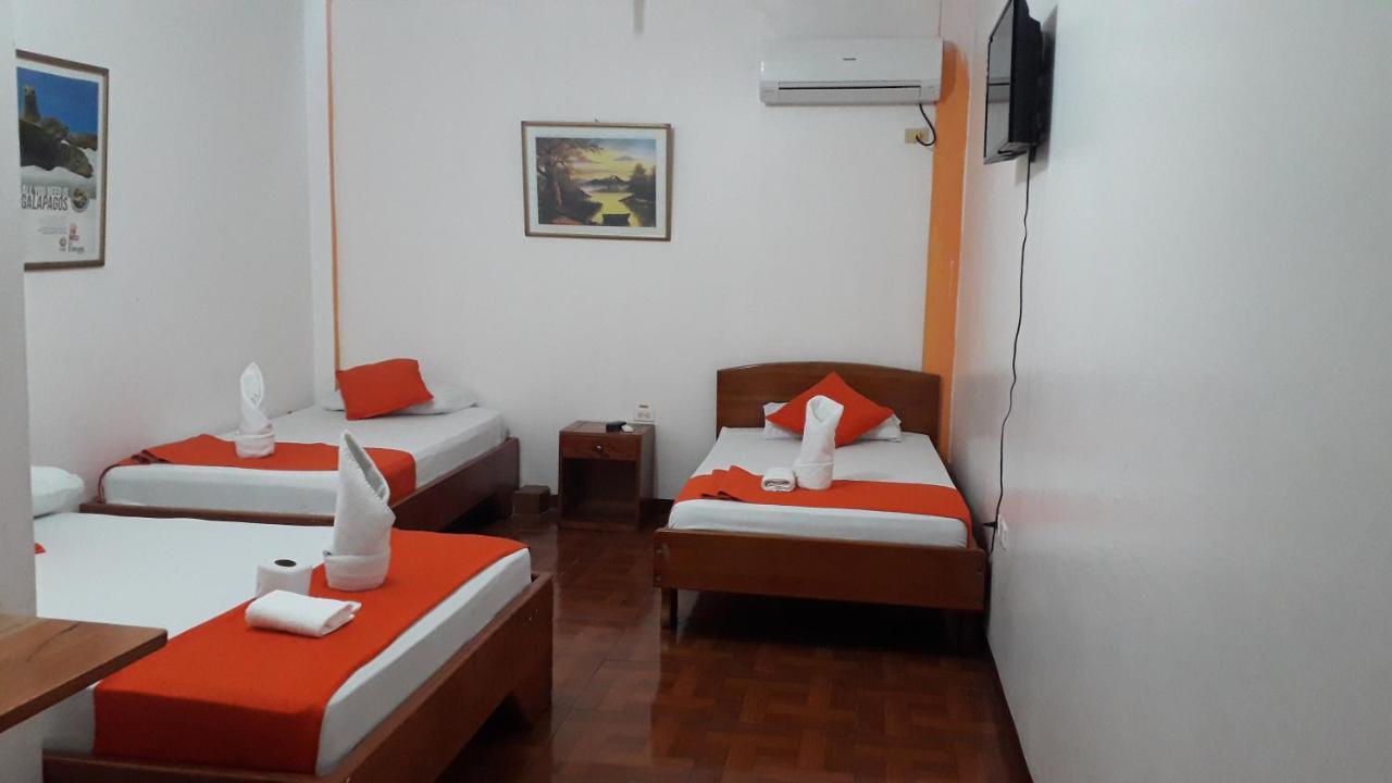 Hostal El Pinzon Puerto Ayora  Exterior foto