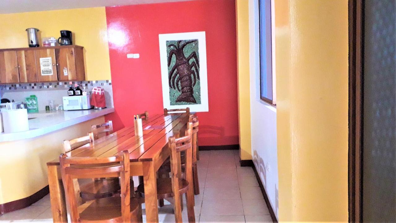 Hostal El Pinzon Puerto Ayora  Exterior foto