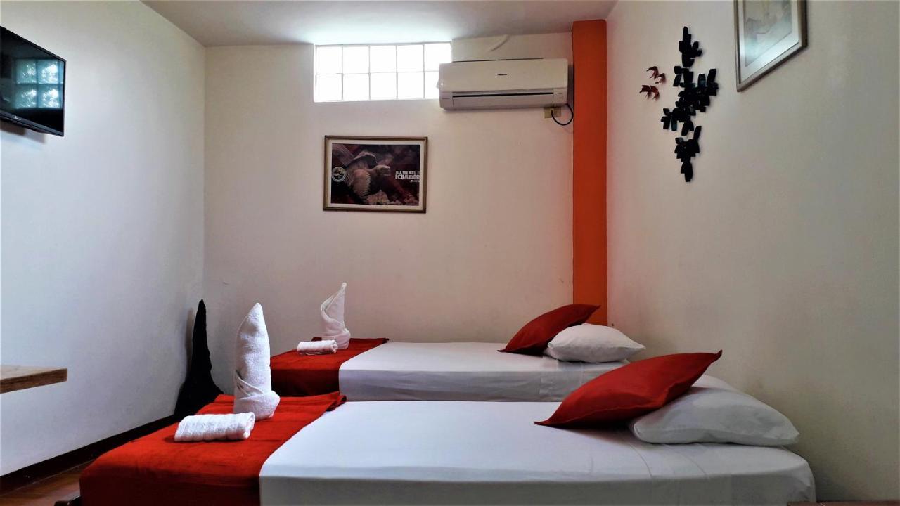 Hostal El Pinzon Puerto Ayora  Exterior foto