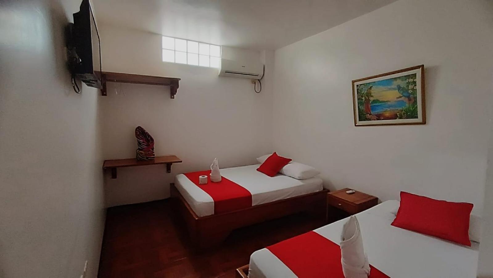 Hostal El Pinzon Puerto Ayora  Exterior foto